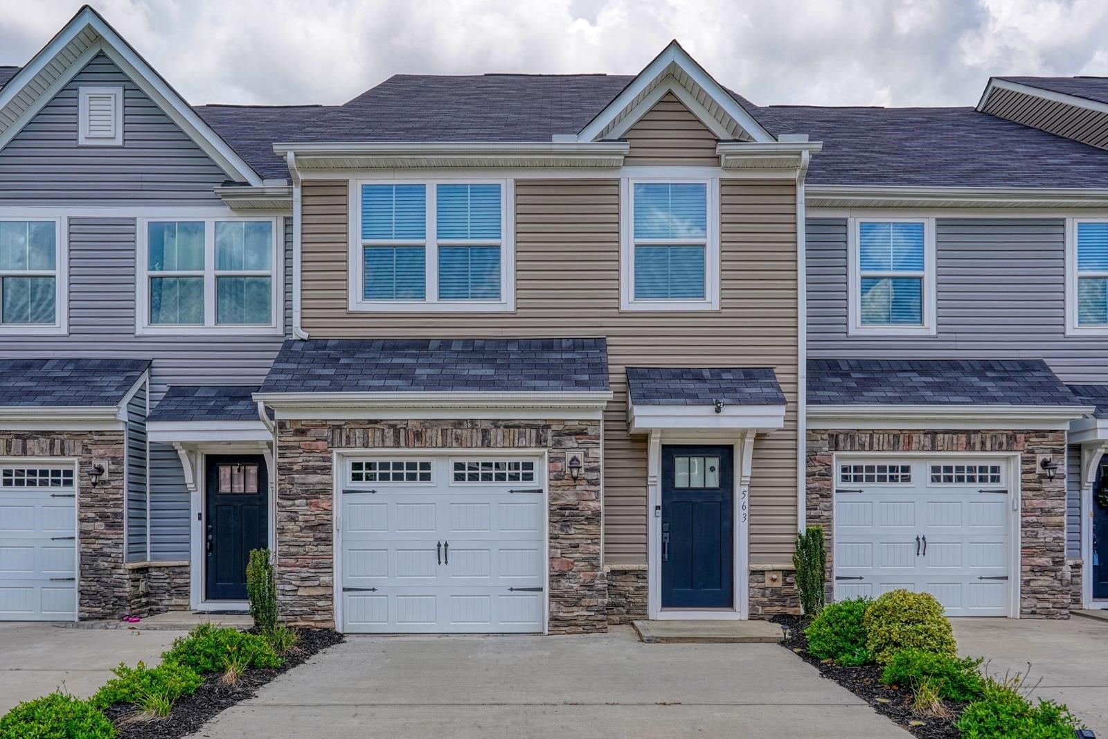 563 Preakness — photo