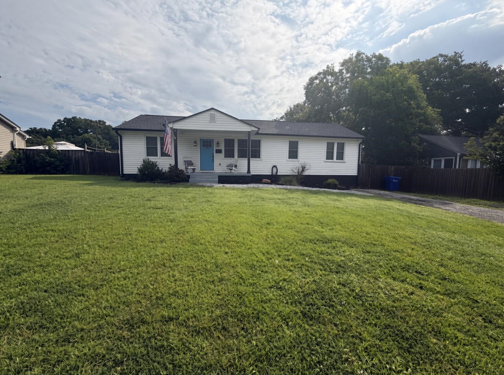 1565 White Oak Street — photo