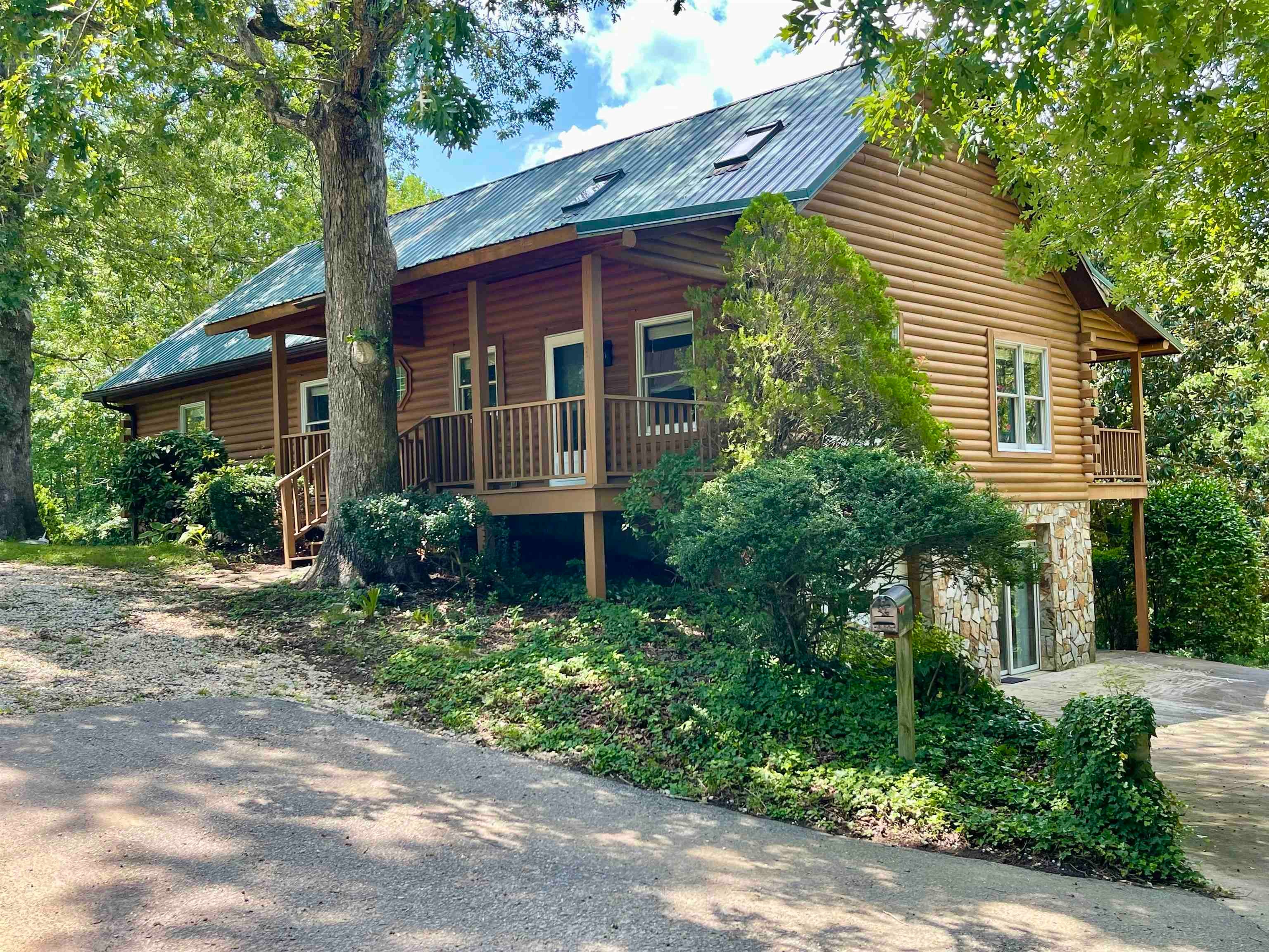 925 Highway 14 W — photo