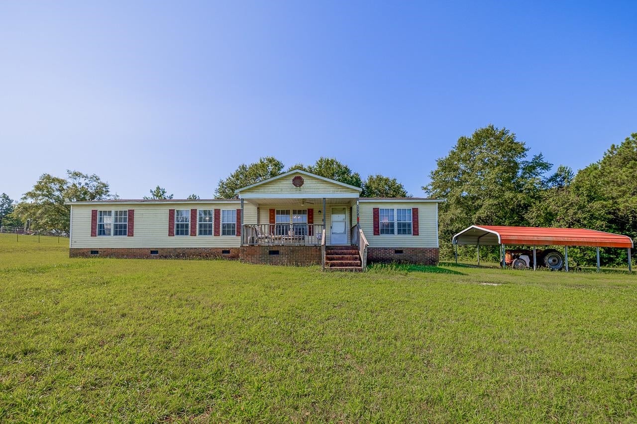 2131 & 2135 Moore Duncan Highway — photo
