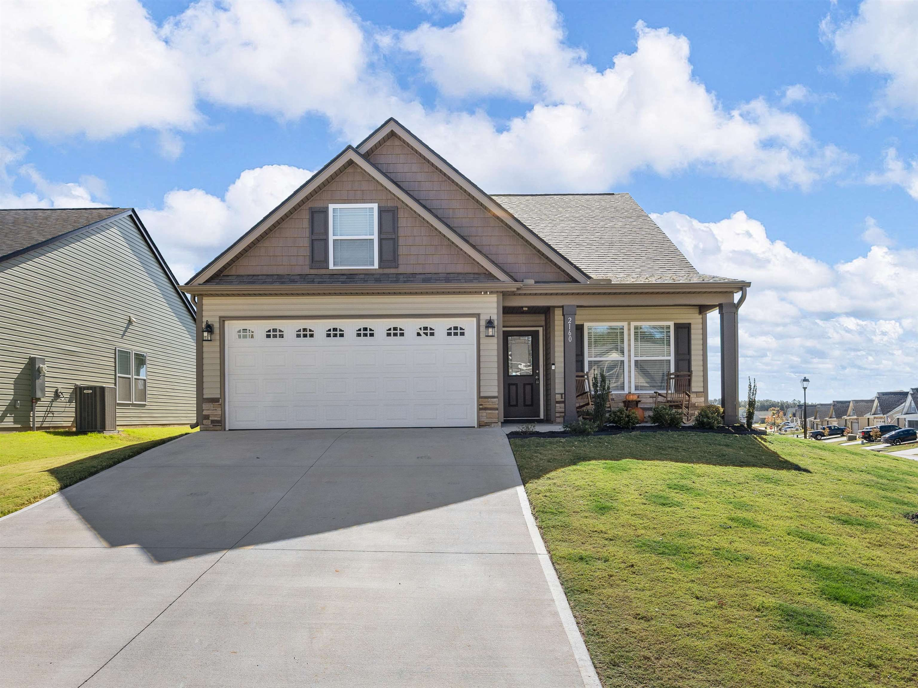 2160 Davenport Court — photo