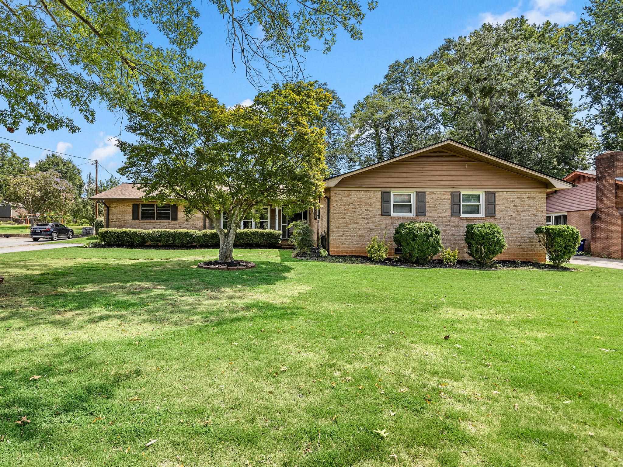 209 Navaho Drive — photo