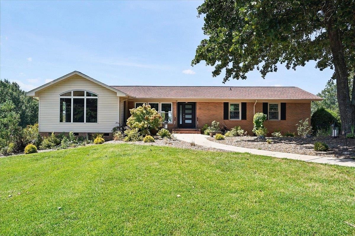 219 Fairview Drive — photo