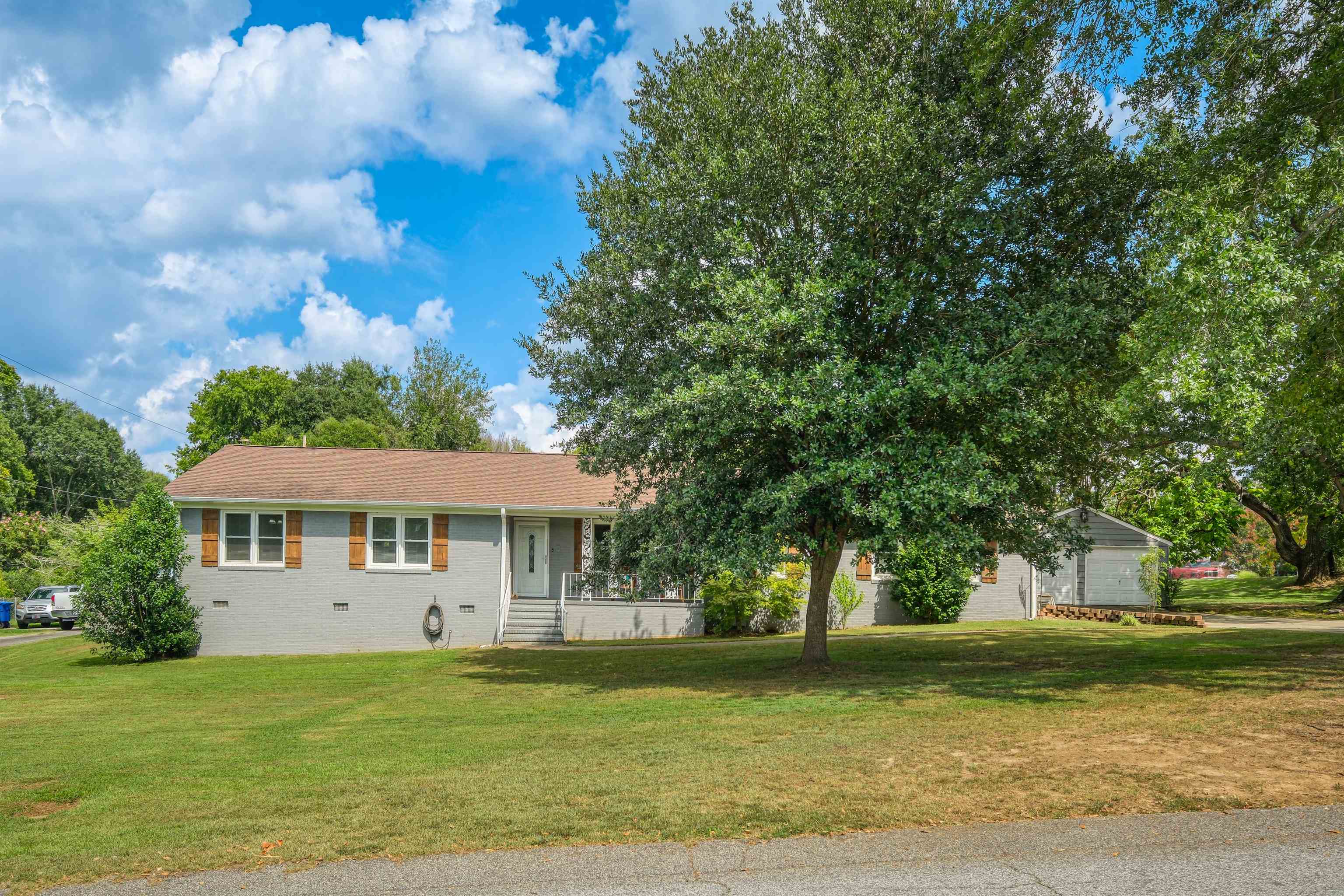 202 N Pine Lake Drive — photo