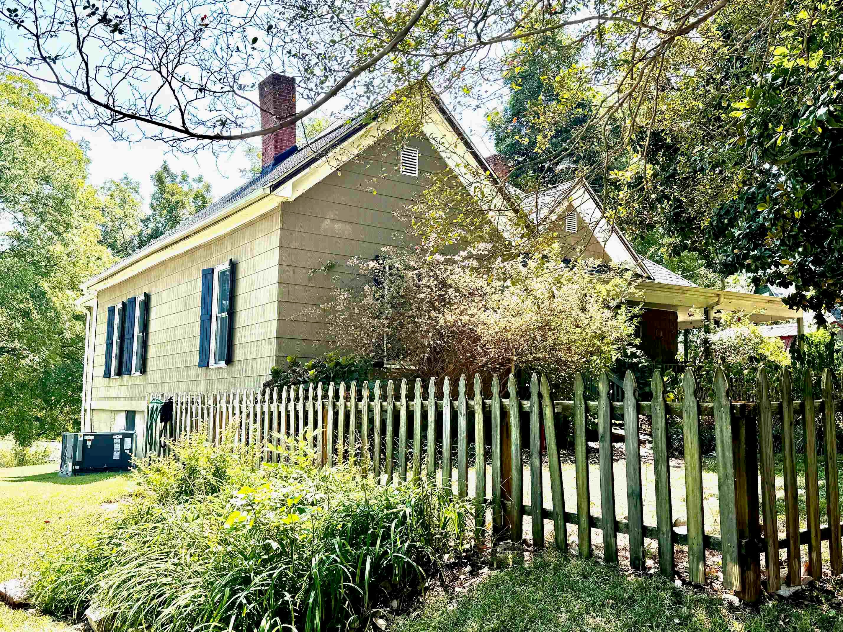 206 E Greenwood Street — photo
