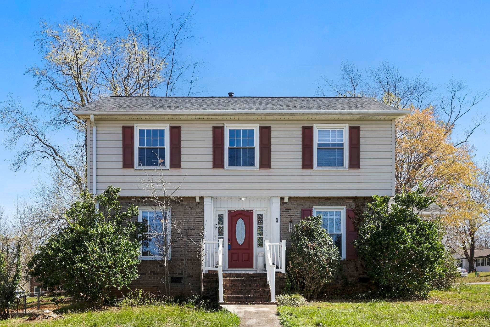 200 Yorkshire Drive — photo