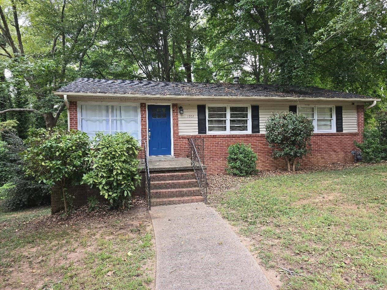 1002 Briarwood — photo