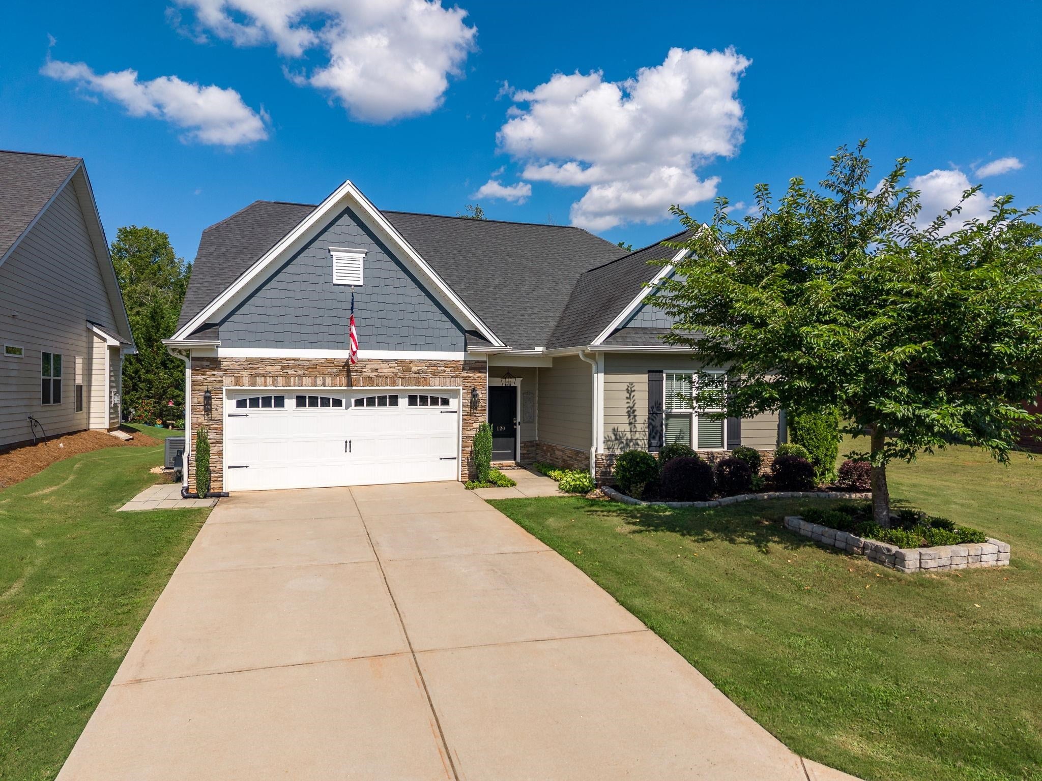 120 Broadleigh Court — photo