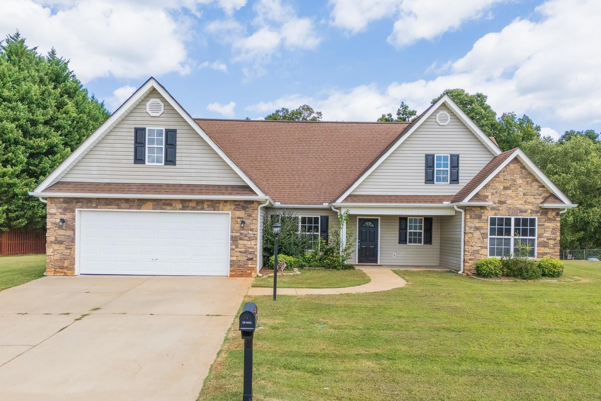 1 Long Pond Court — photo