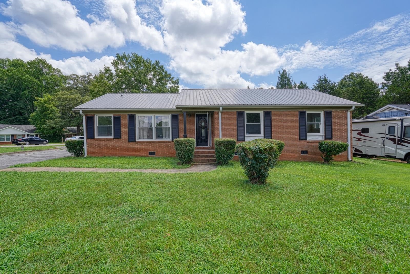 411 Vanderbilt Road — photo