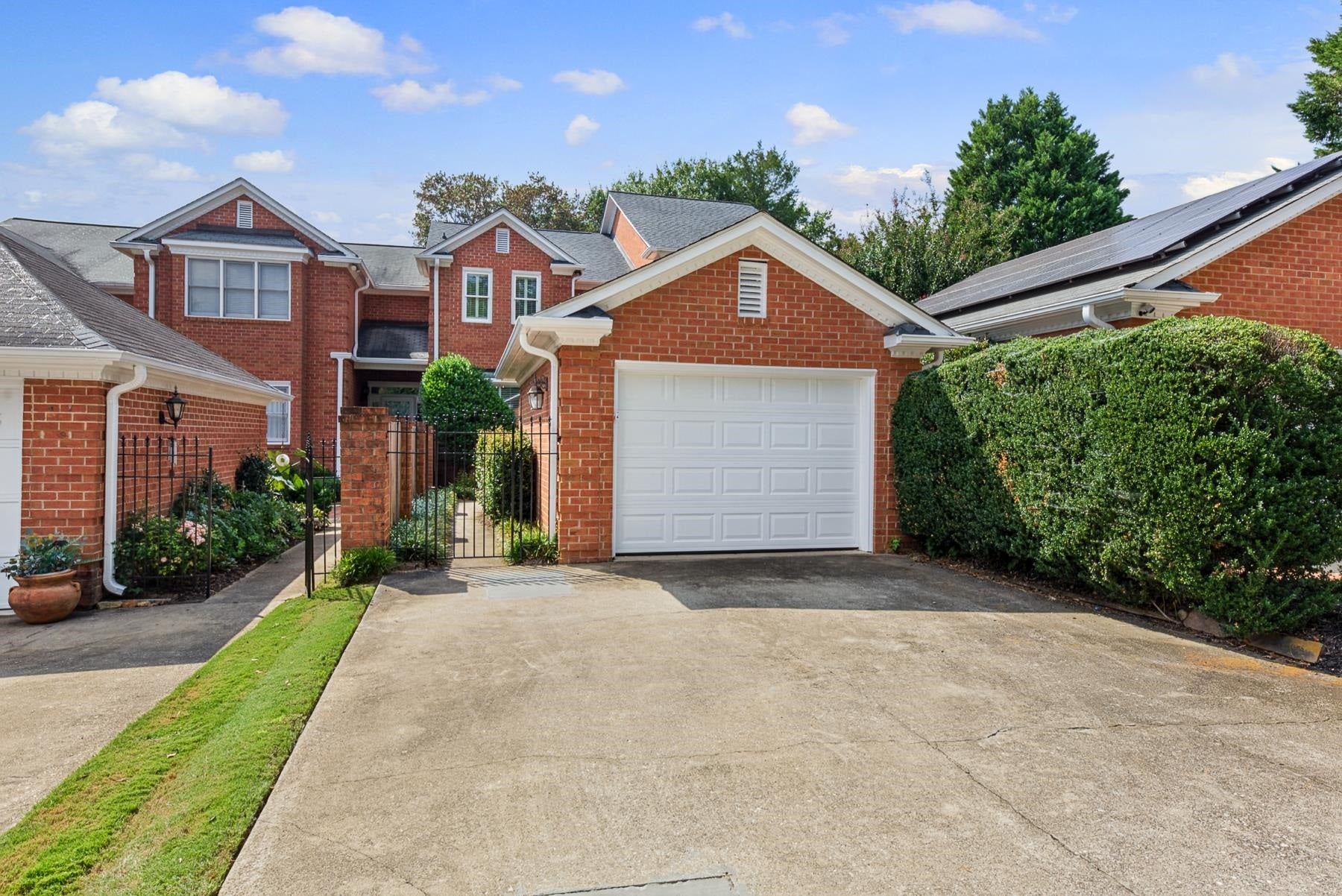 102 Country Club Court — photo