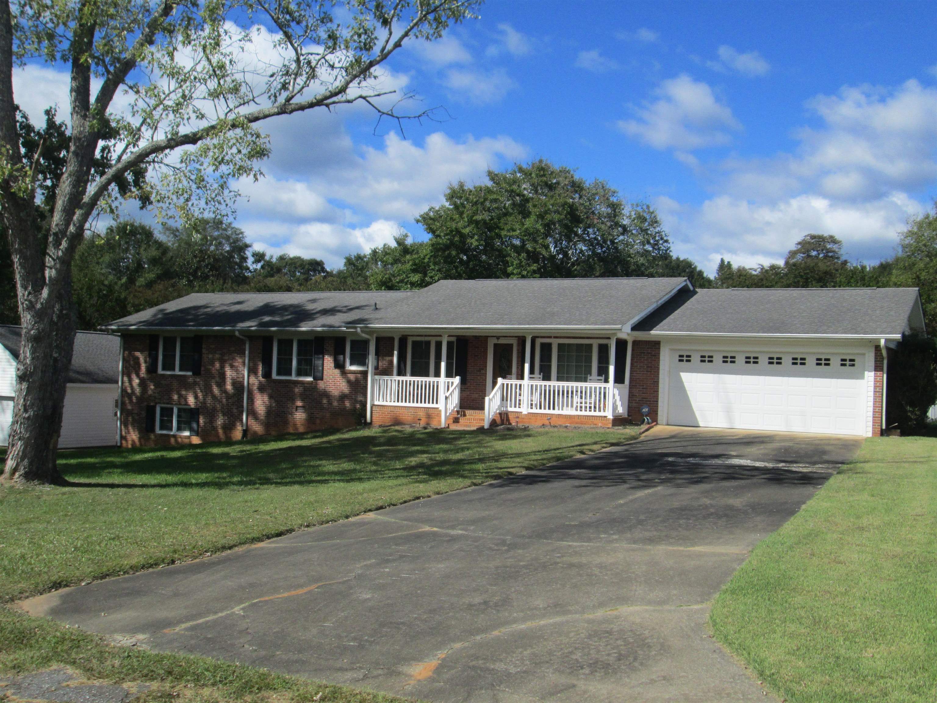 102 W Bridges Street — photo