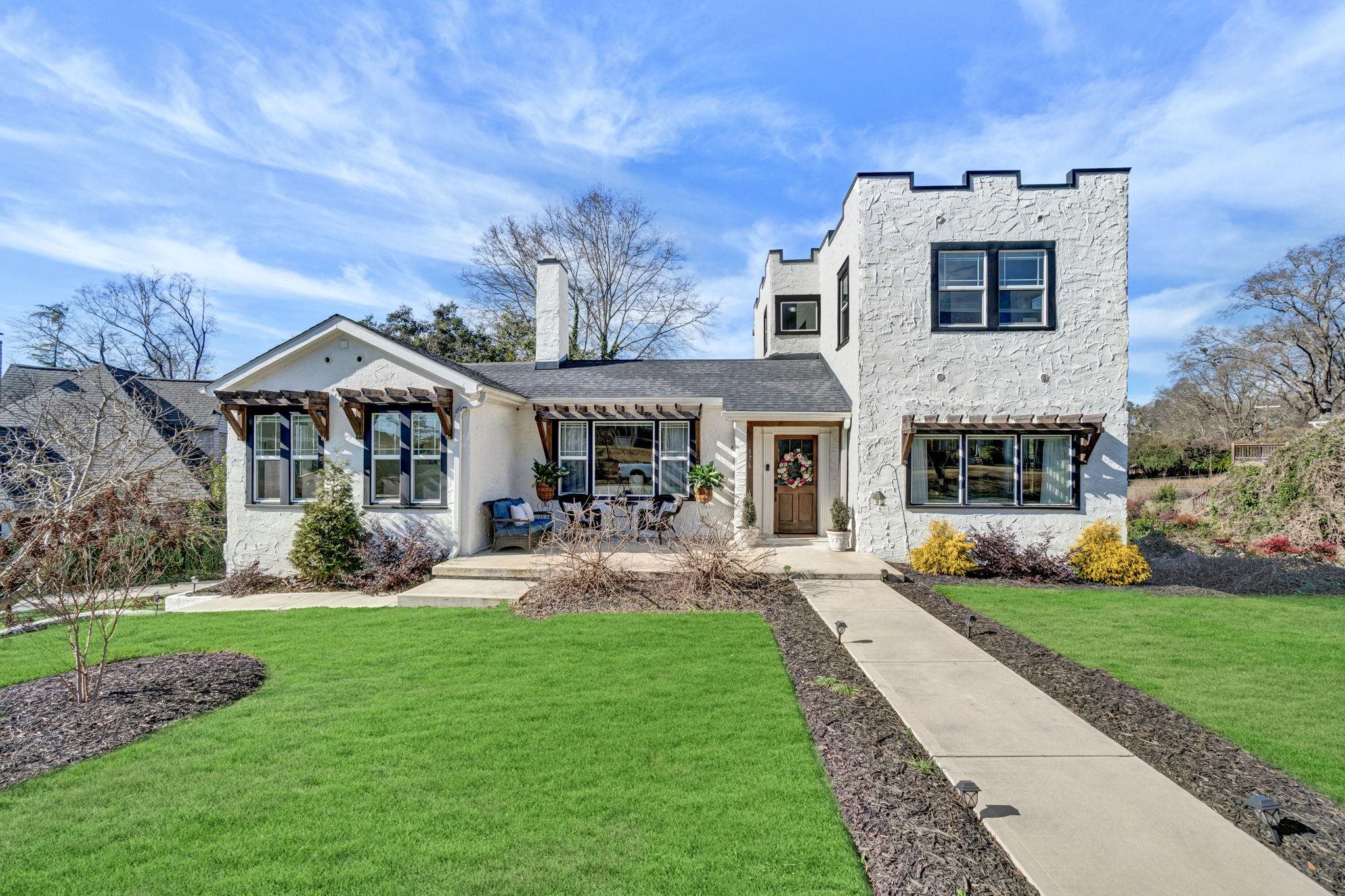 176 E Victoria Road — photo