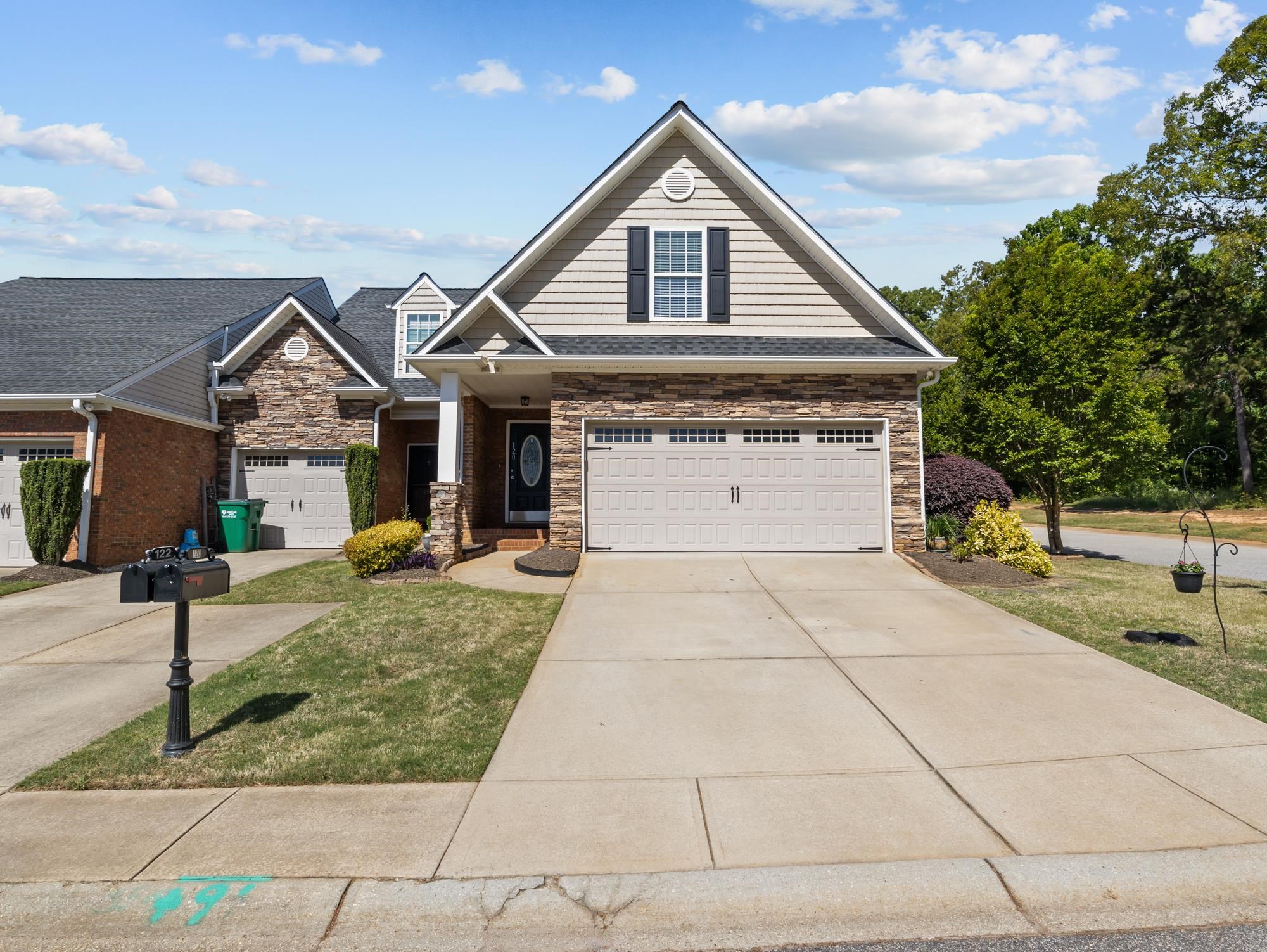 120 Middleton Park Ln — photo