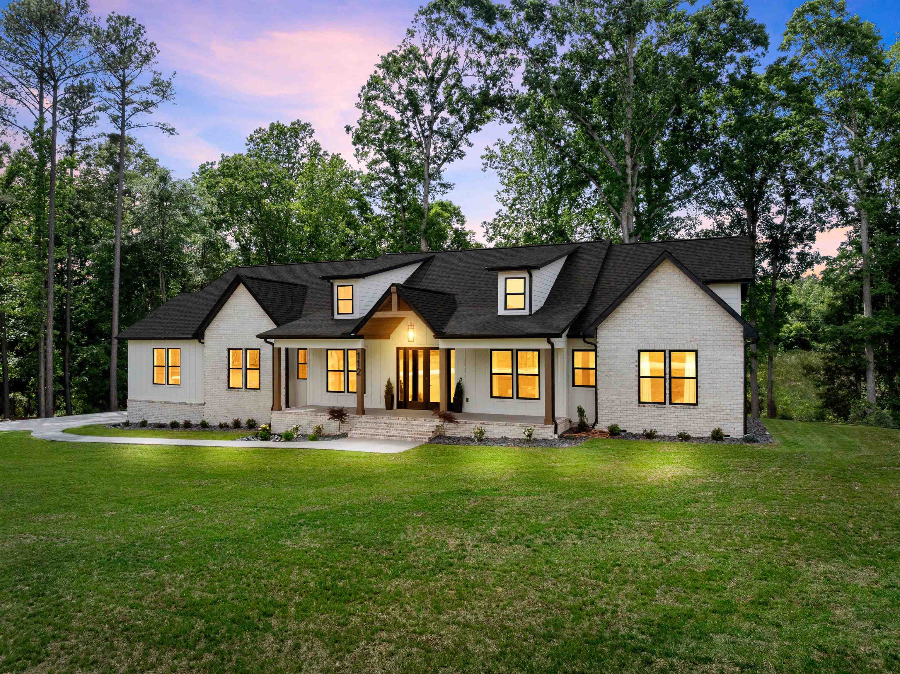 112 Oakwood Drive — photo