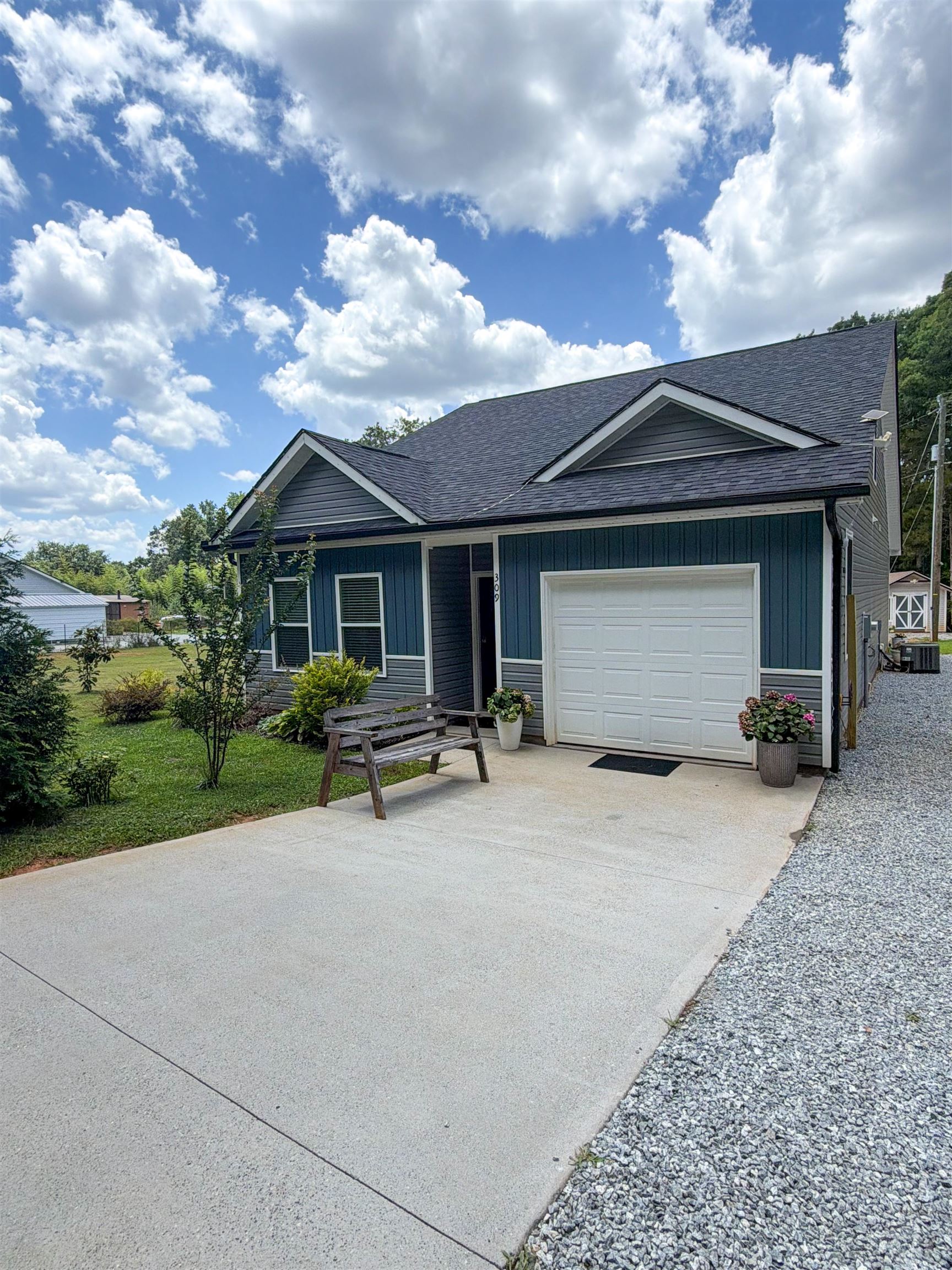309 Henderson Rd — photo