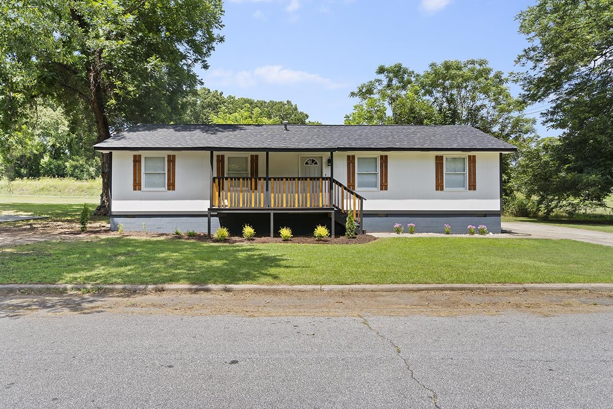 709 Quarry Street — photo