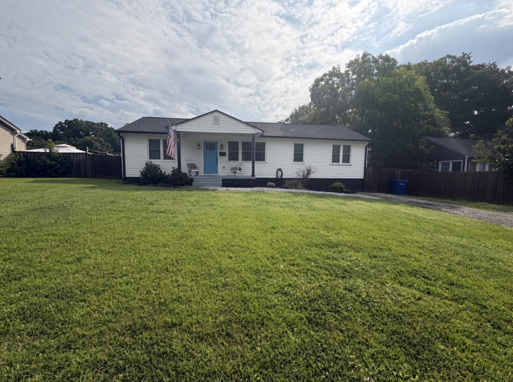 1565 White Oak Street — photo