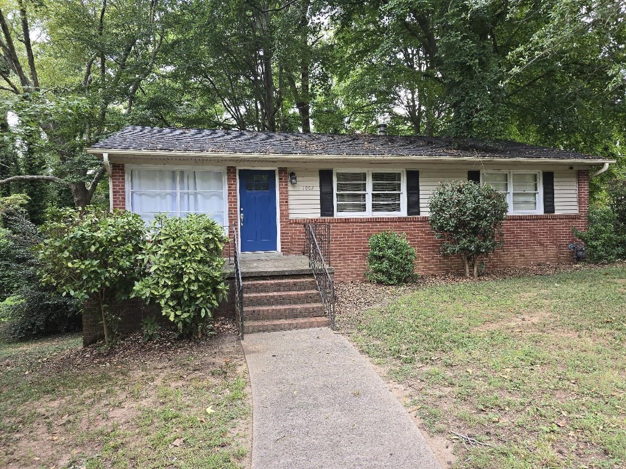 1002 Briarwood — photo