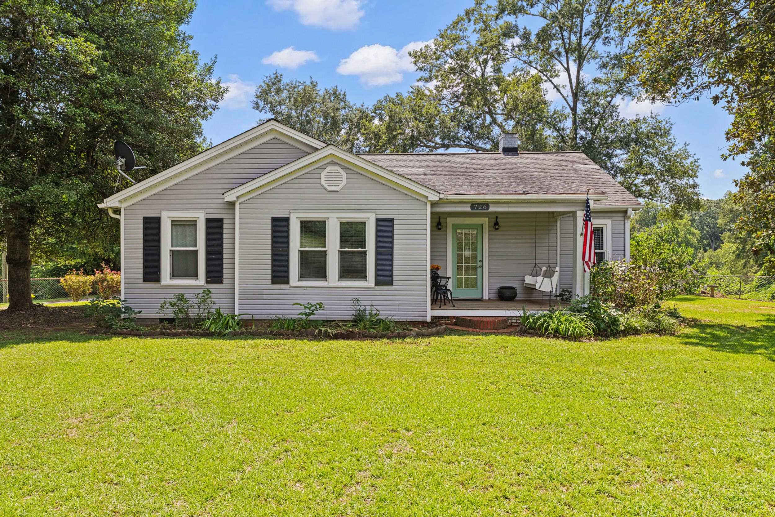 726 Foster Rd — photo
