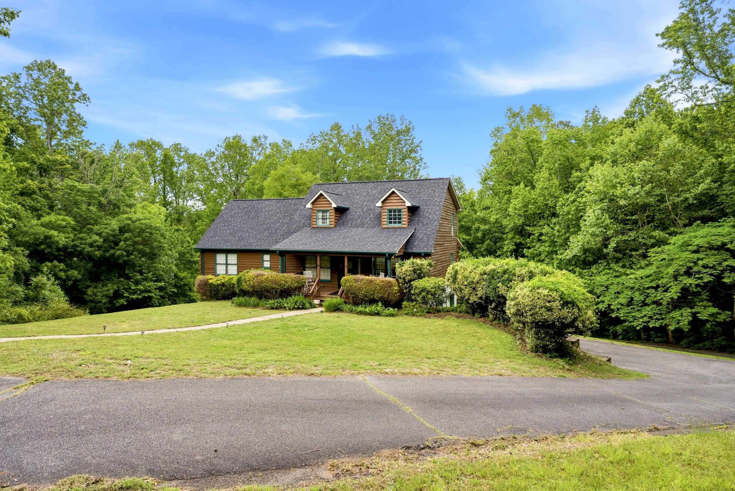 135 Pointe Drive — photo