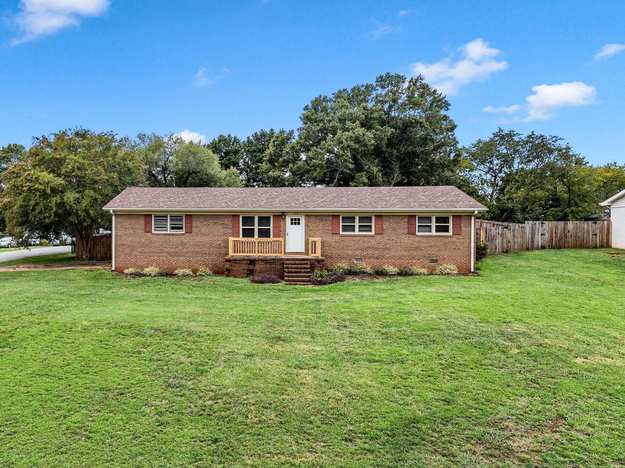 128 Twin Creek Drive — photo