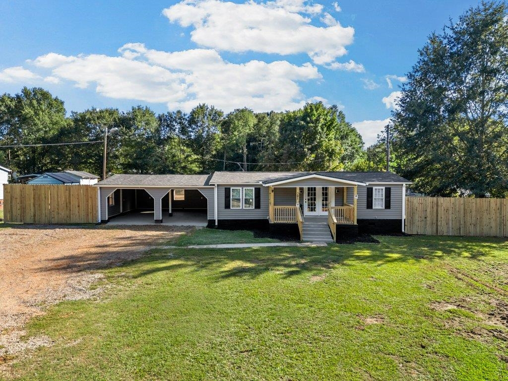 201 Foxfire Road — photo