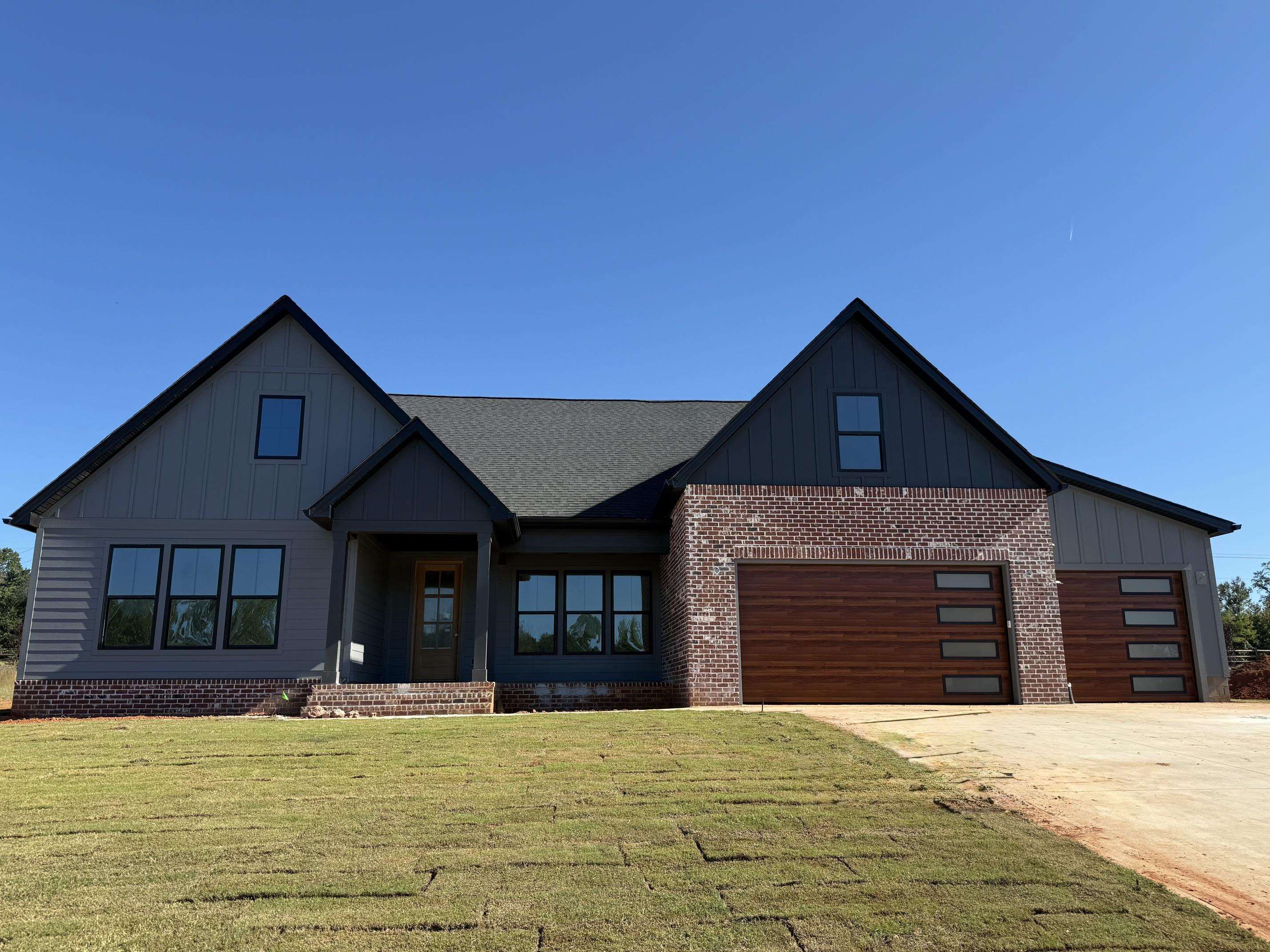 4034 Hollybank Drive — photo