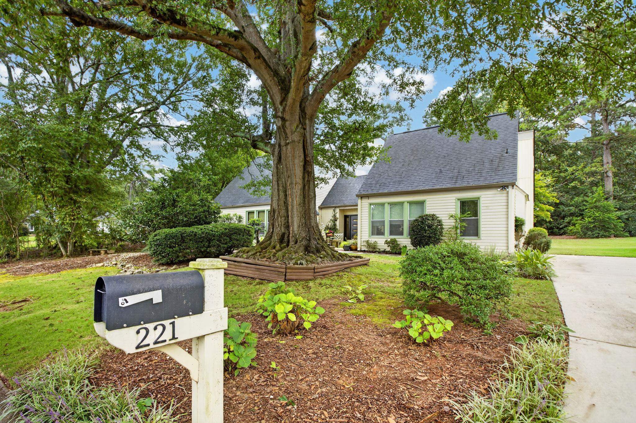 221 Saratoga Drive — photo