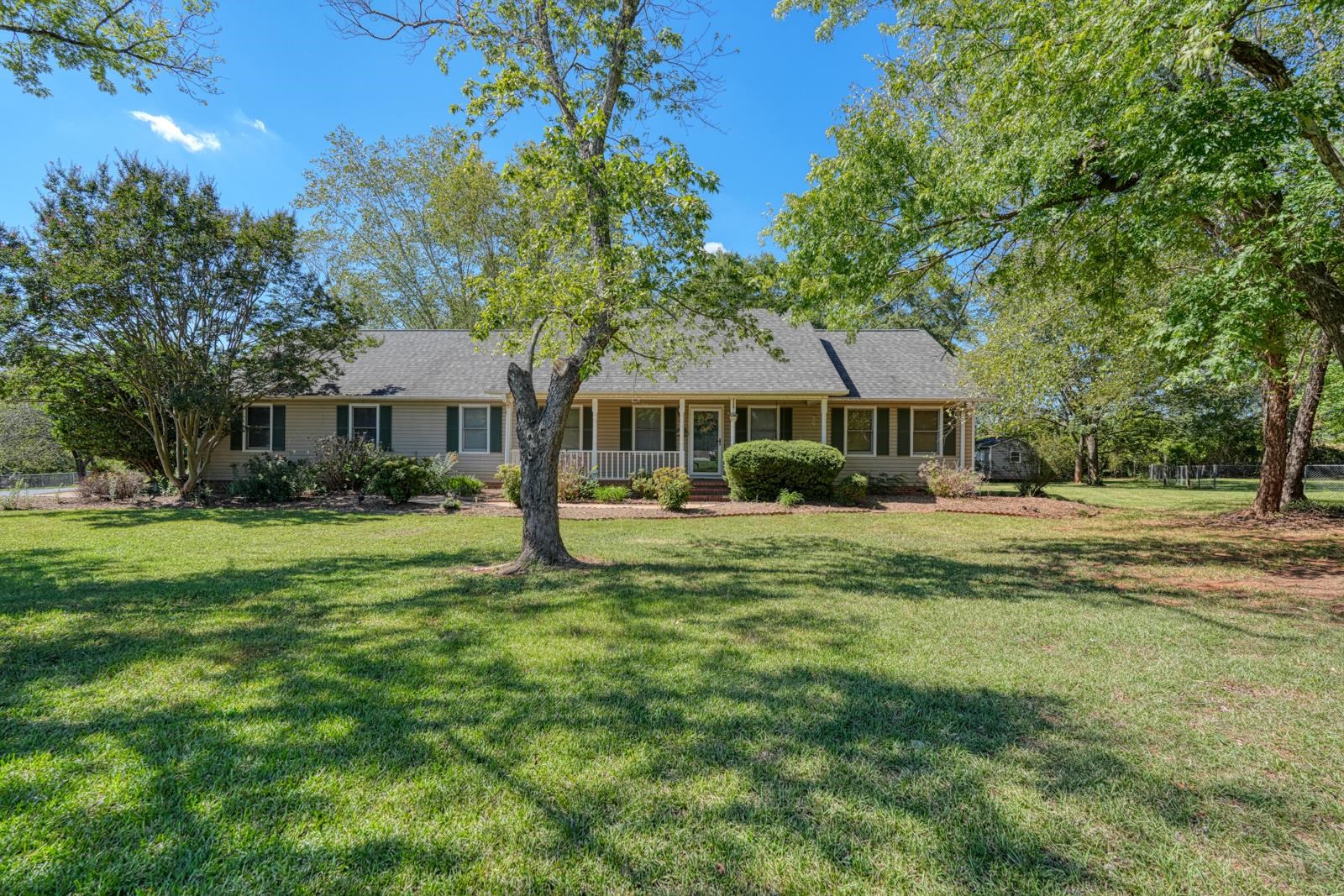 404 Cresthaven Drive — photo