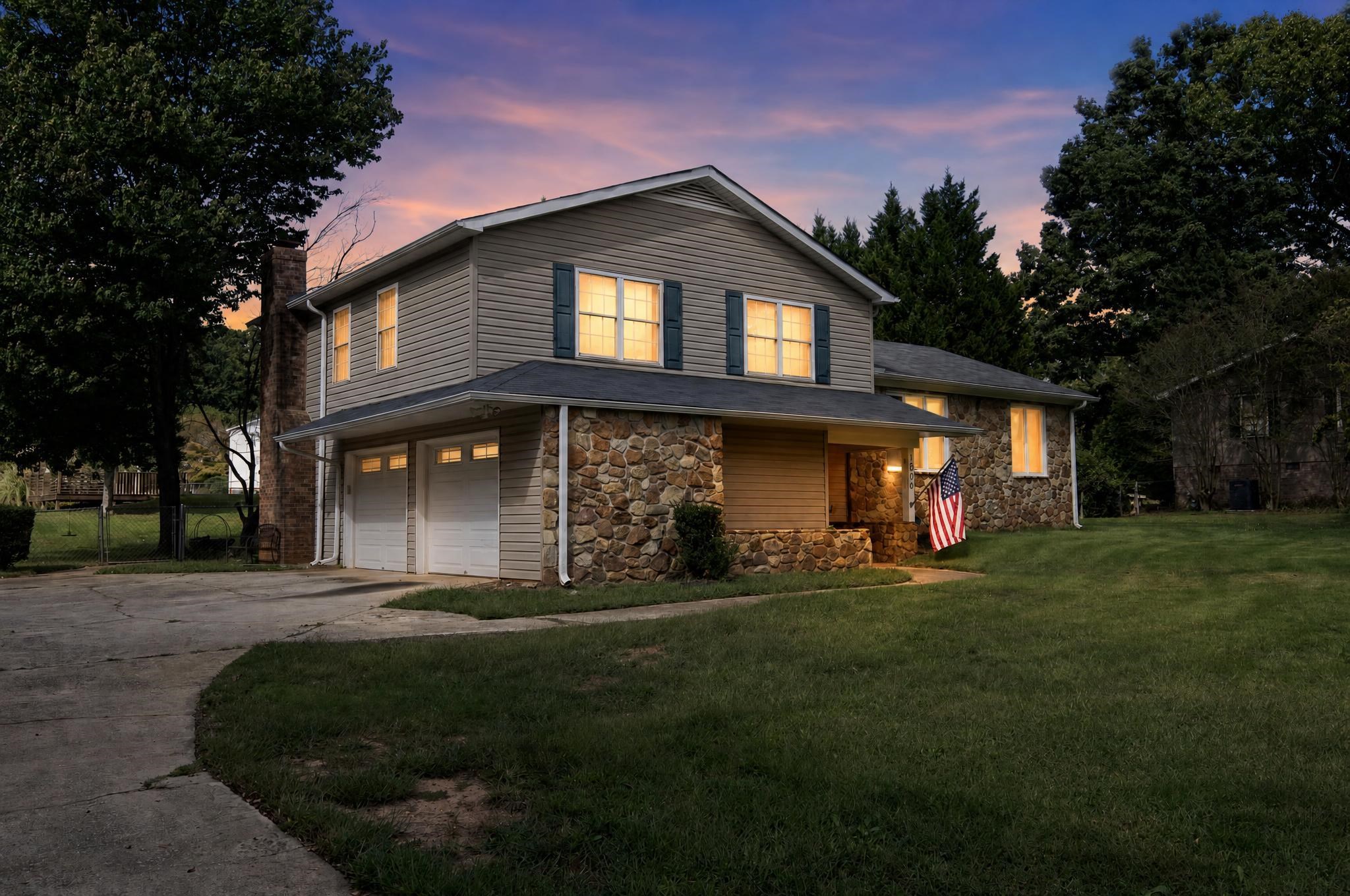1206 Three Bridges Rd — photo