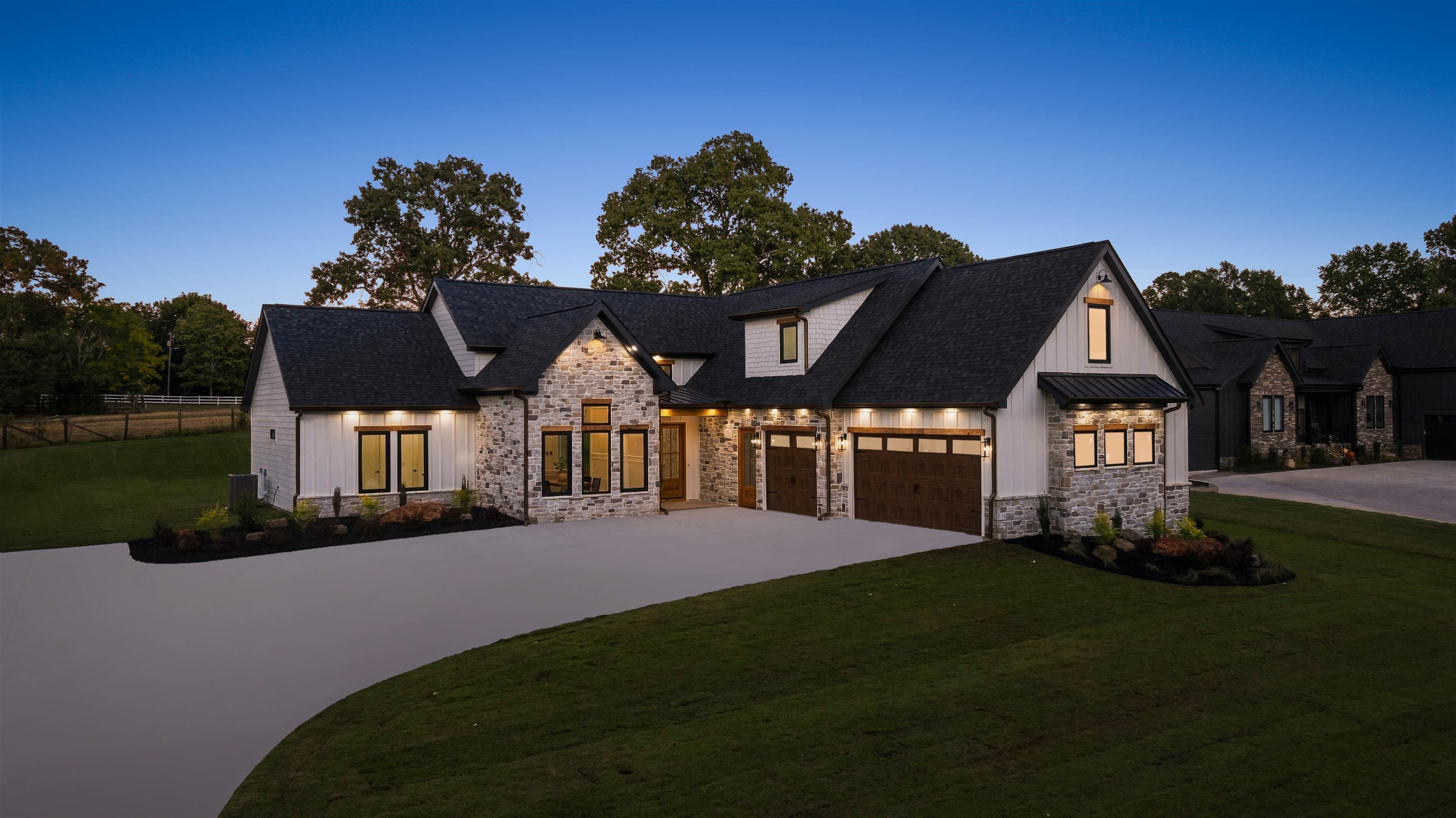 110 Marseille Drive — photo