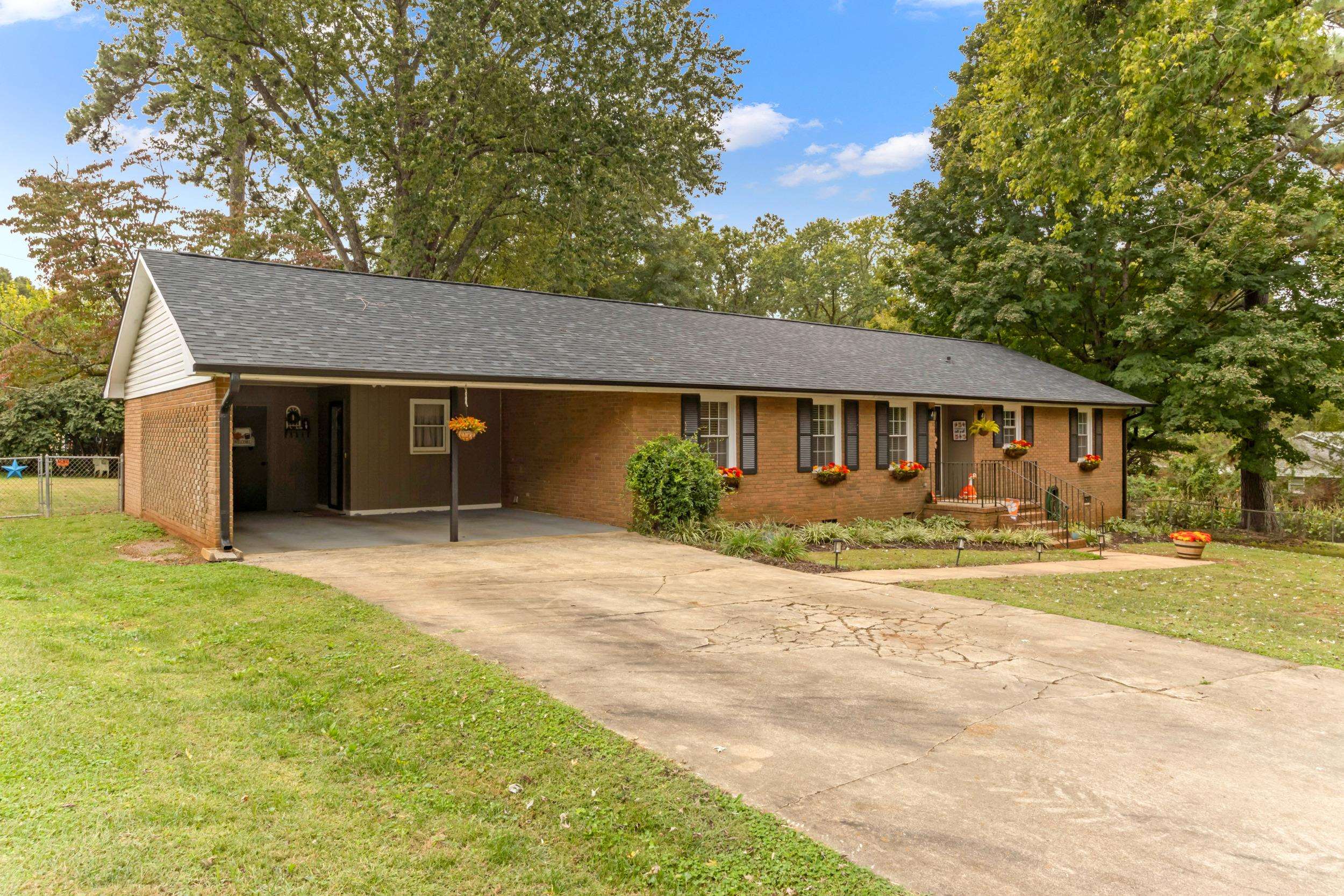 418 Wedgewood Drive — photo