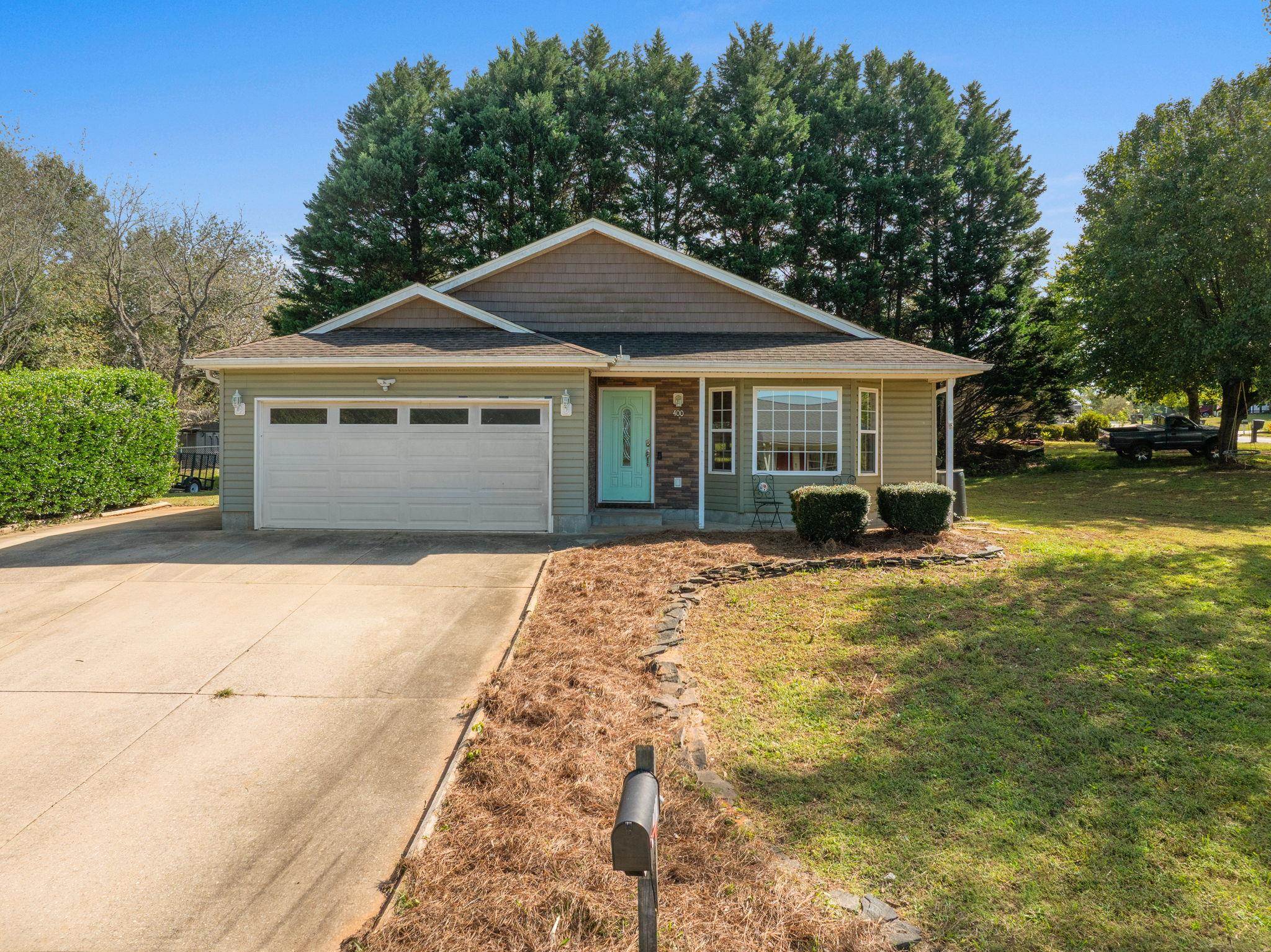 400 Panther Court — photo