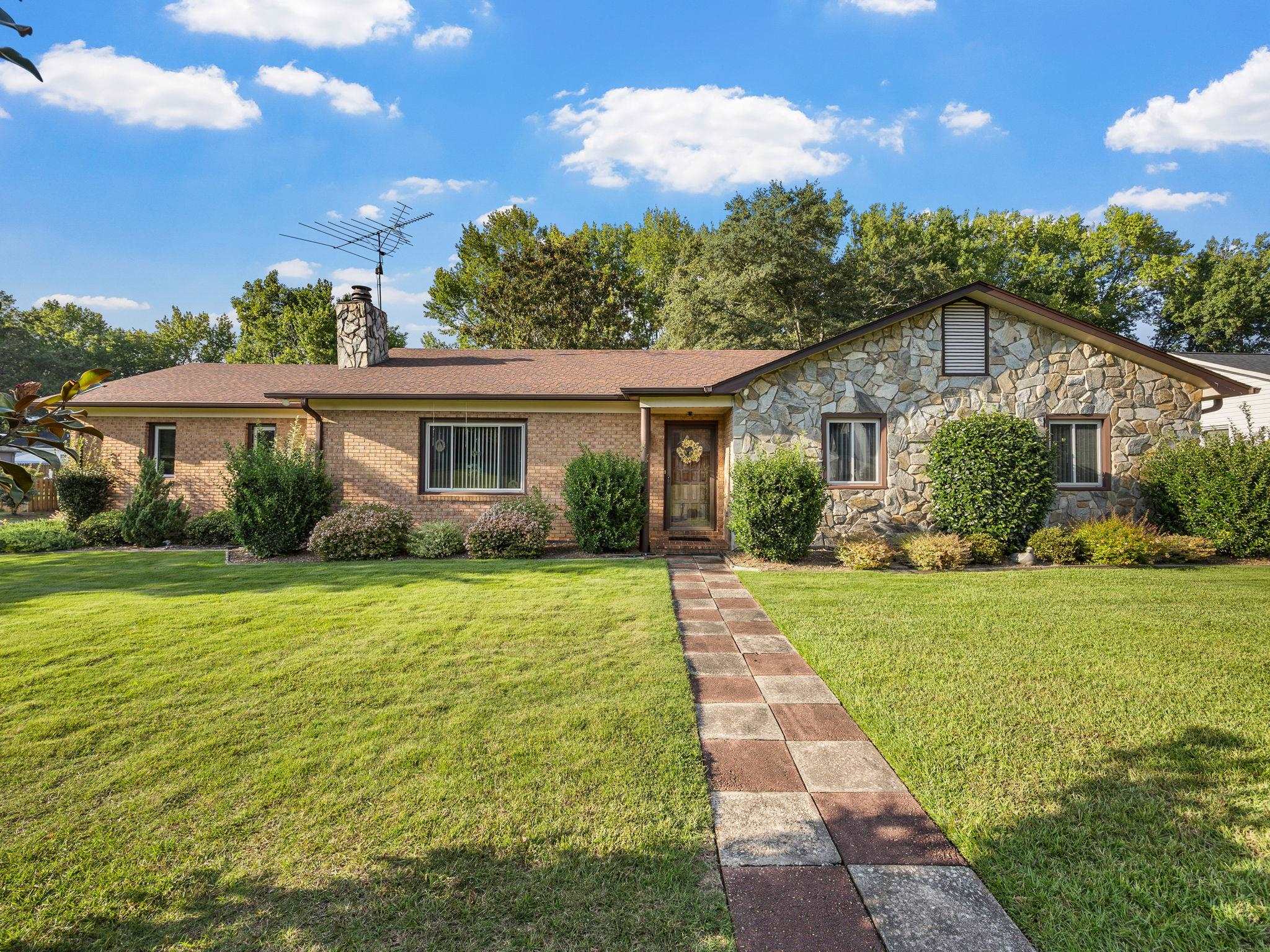 206 Stratford Rd — photo
