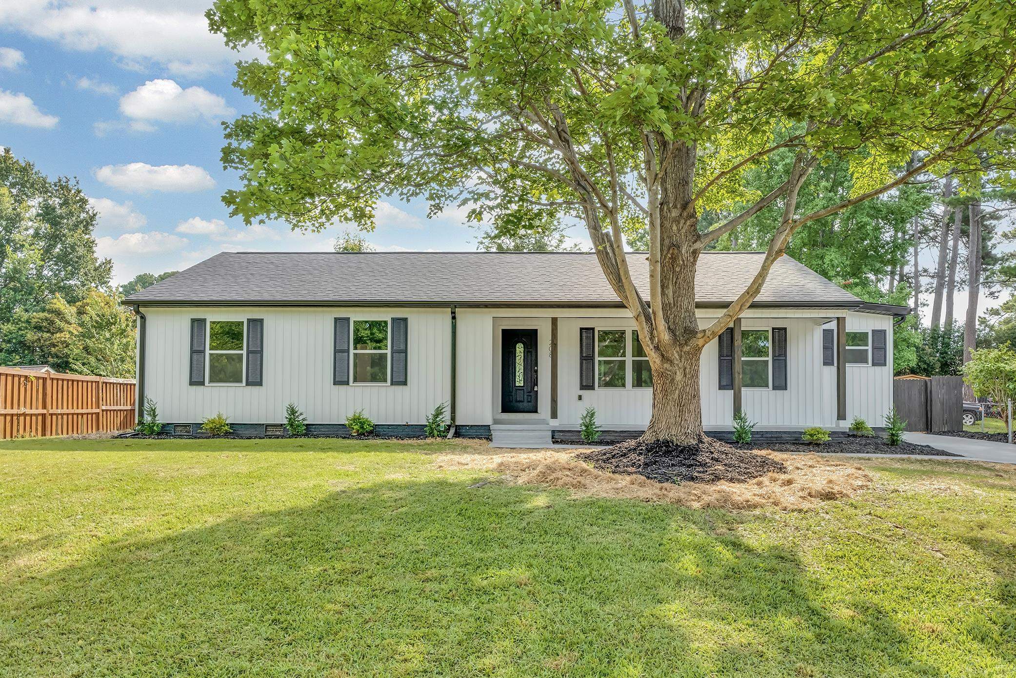 208 Seven Oaks Lane — photo