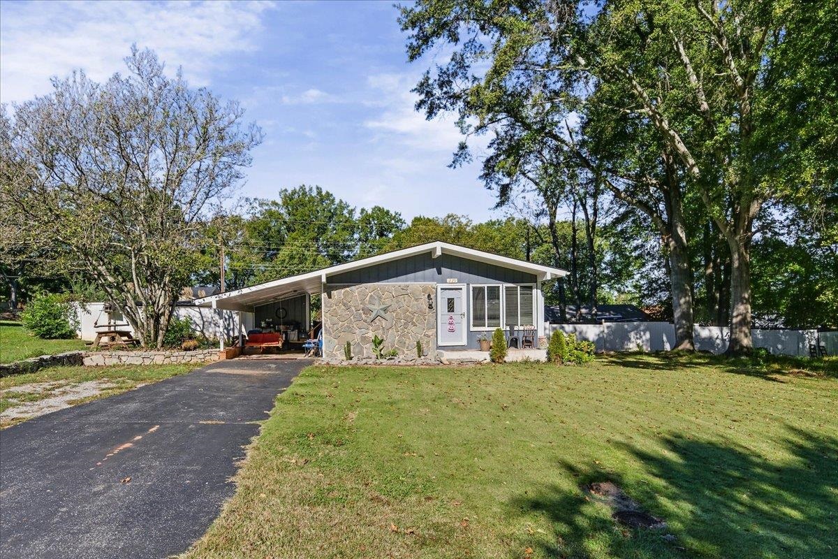 225 Hicks Drive — photo
