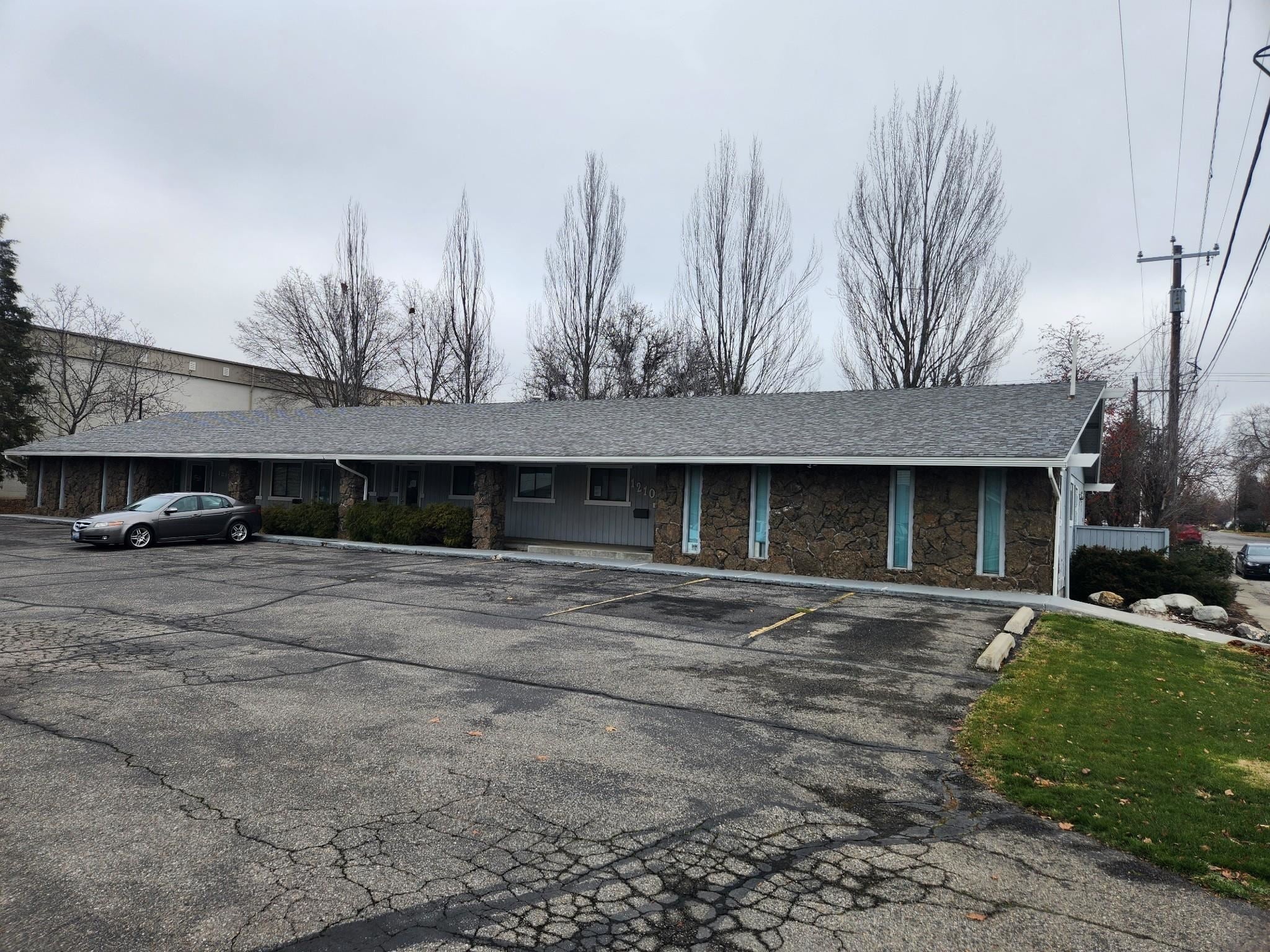 1210 N Argonne Rd — photo