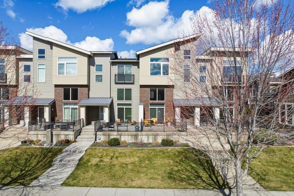 2220 W Summit Pkwy — photo