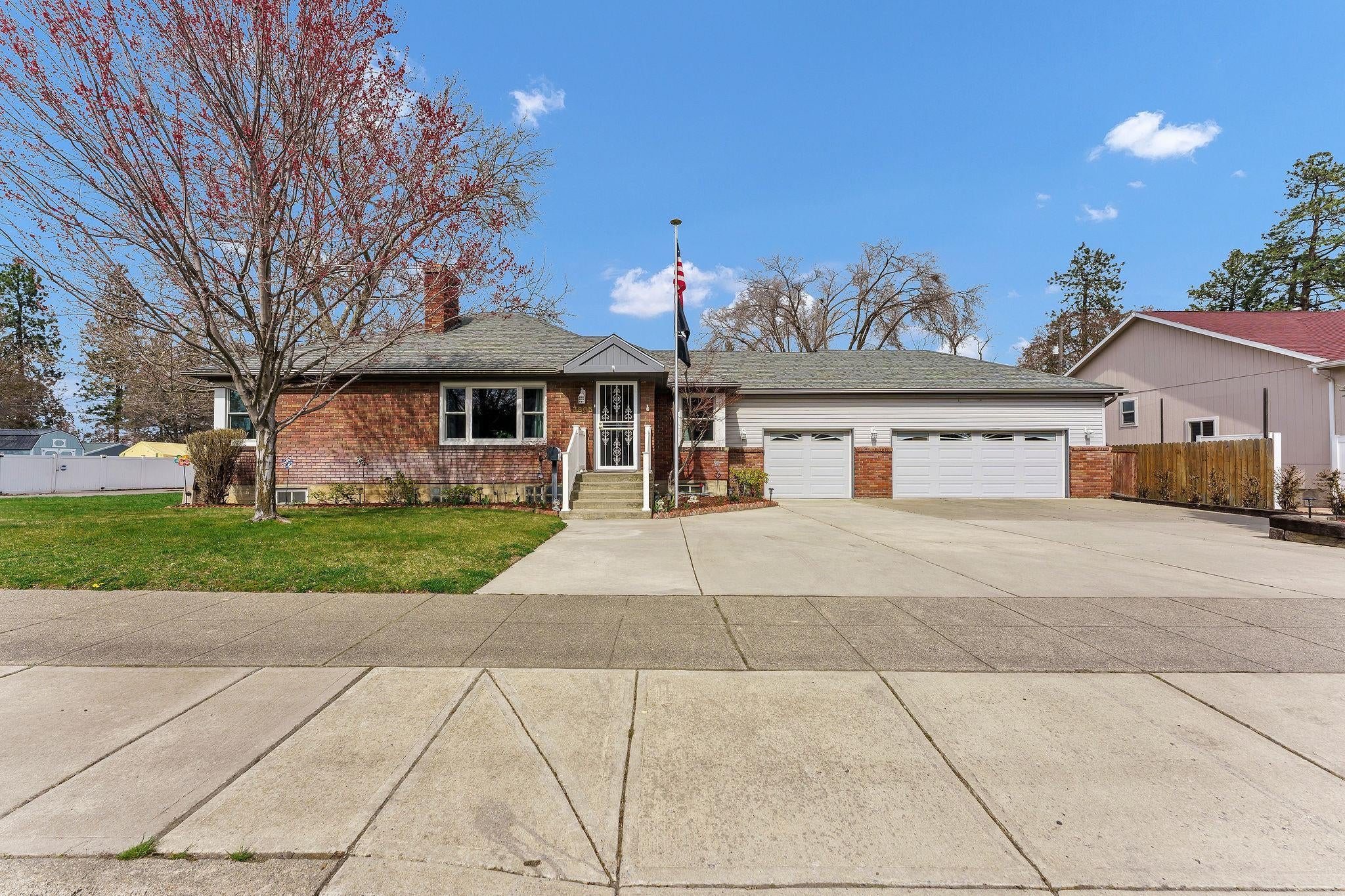 3805 E Pratt Ave — photo