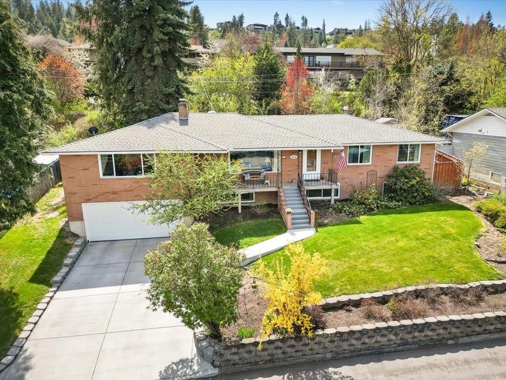 1523 W Ardmore Dr — photo