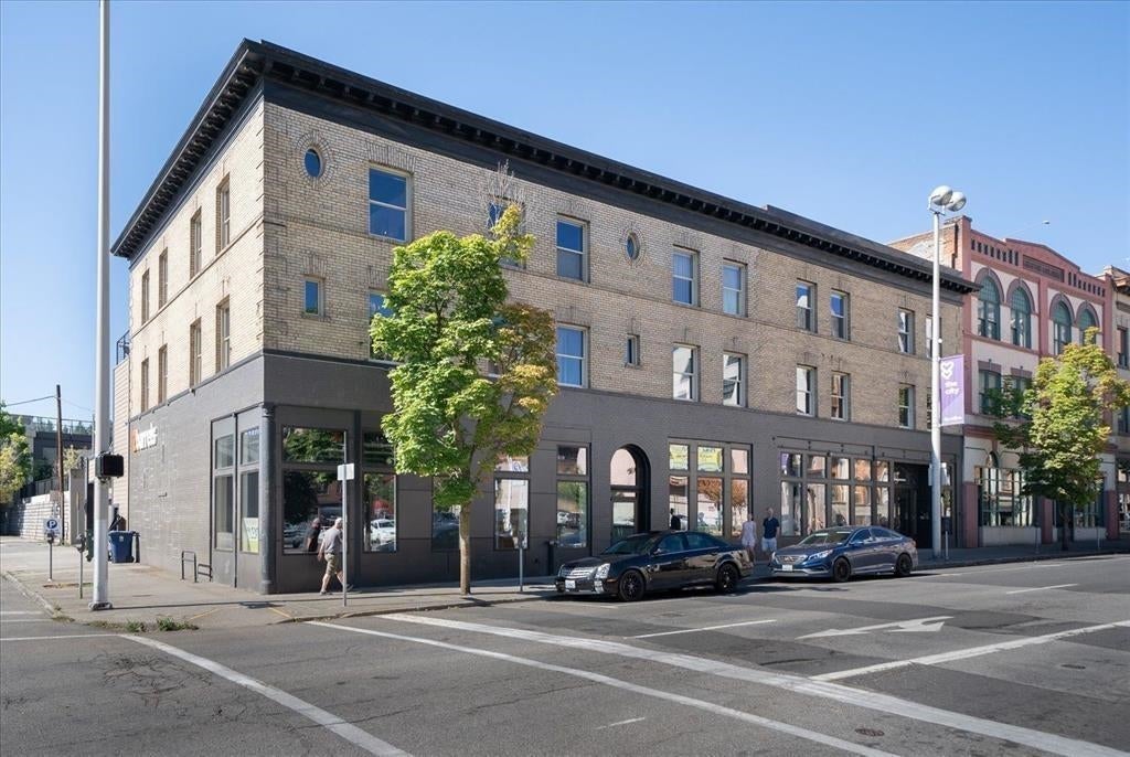 401 W 1st Ave — photo
