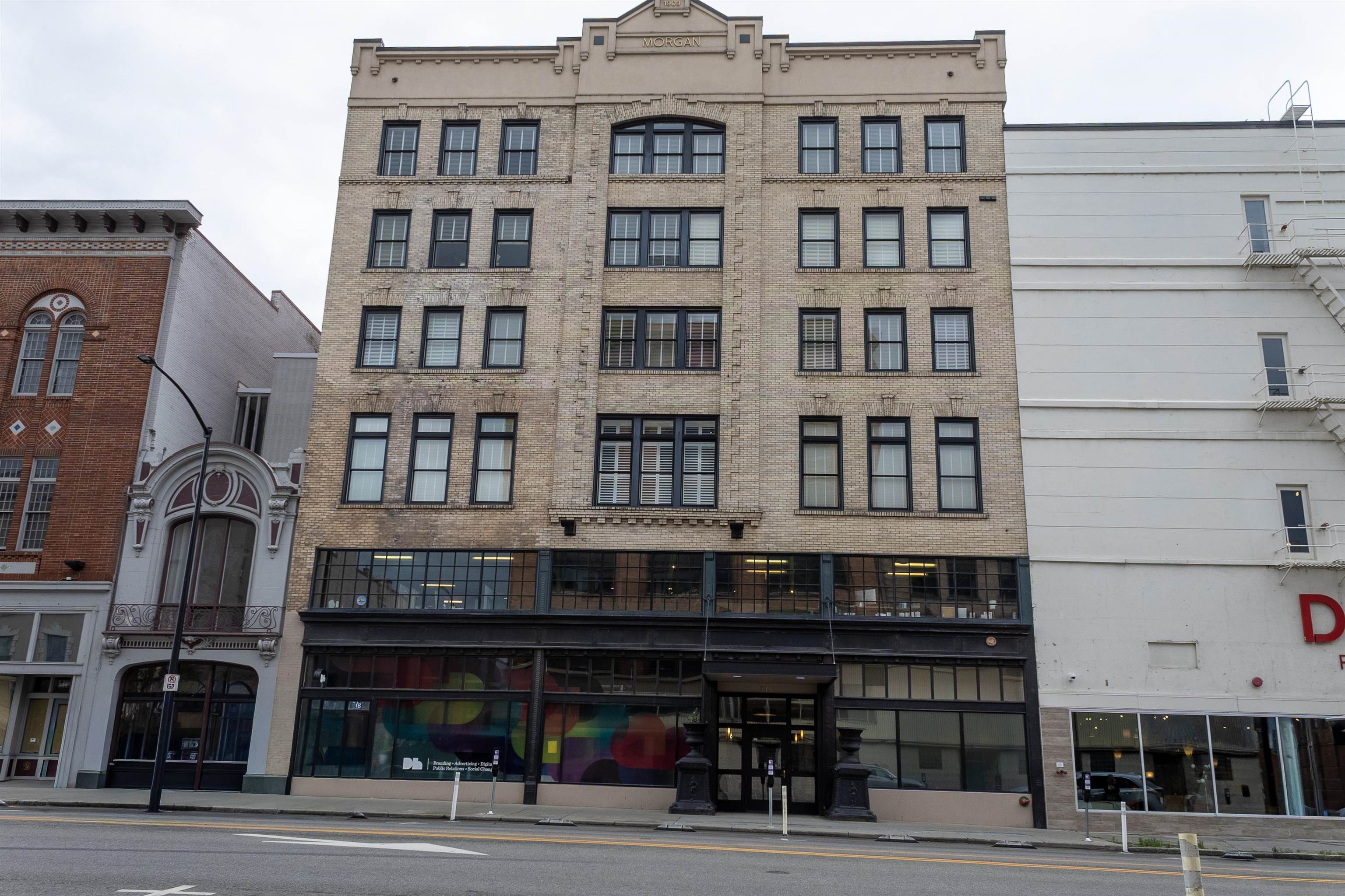 315 W Riverside Ave — photo