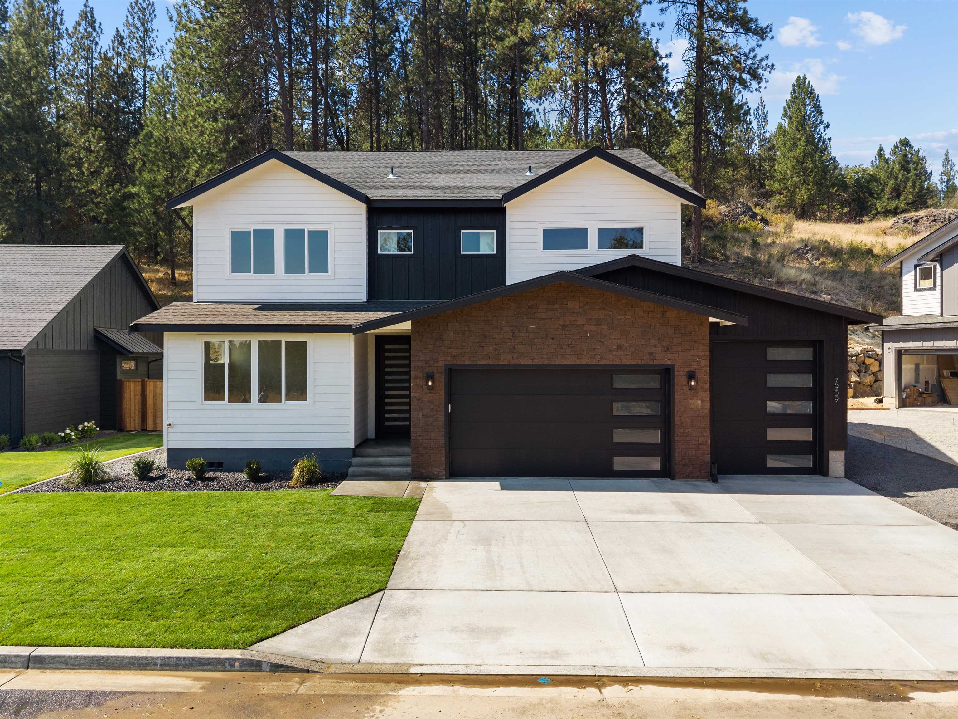 7909 N Jefferson Dr — photo