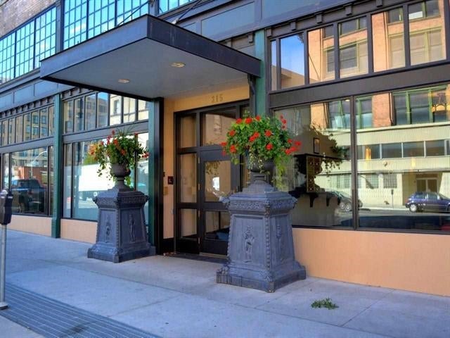 315 W Riverside Ave — photo