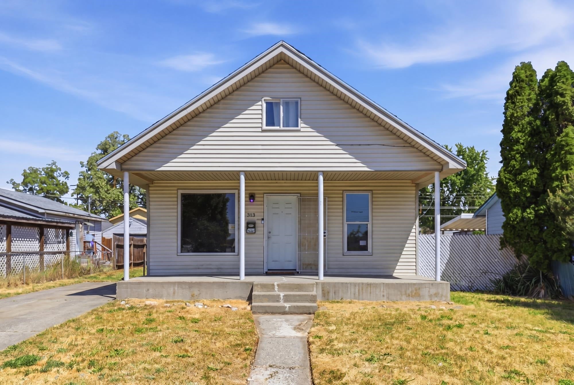 313 E E Queen Ave — photo