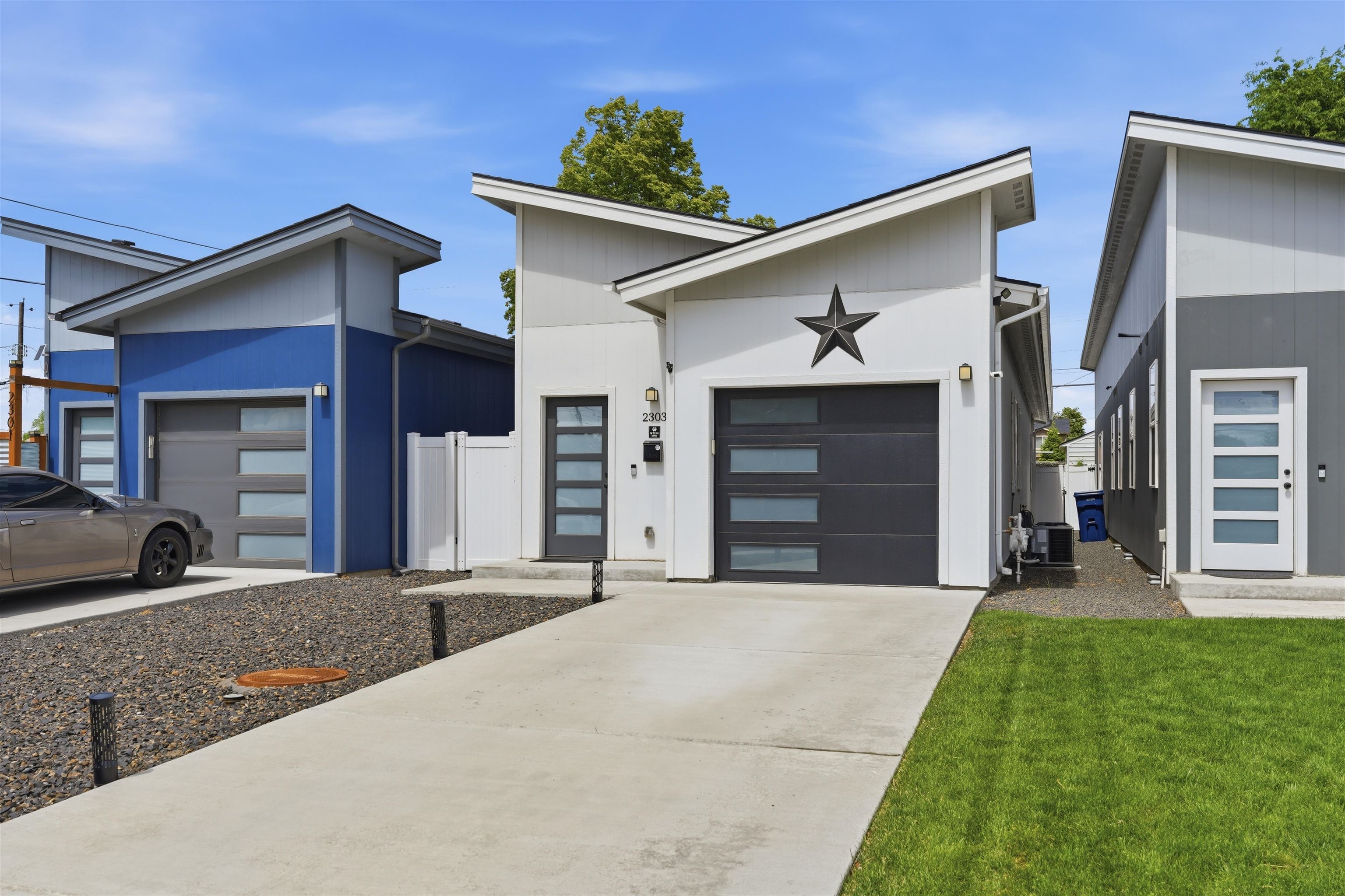2303 E Longfellow Ave — photo