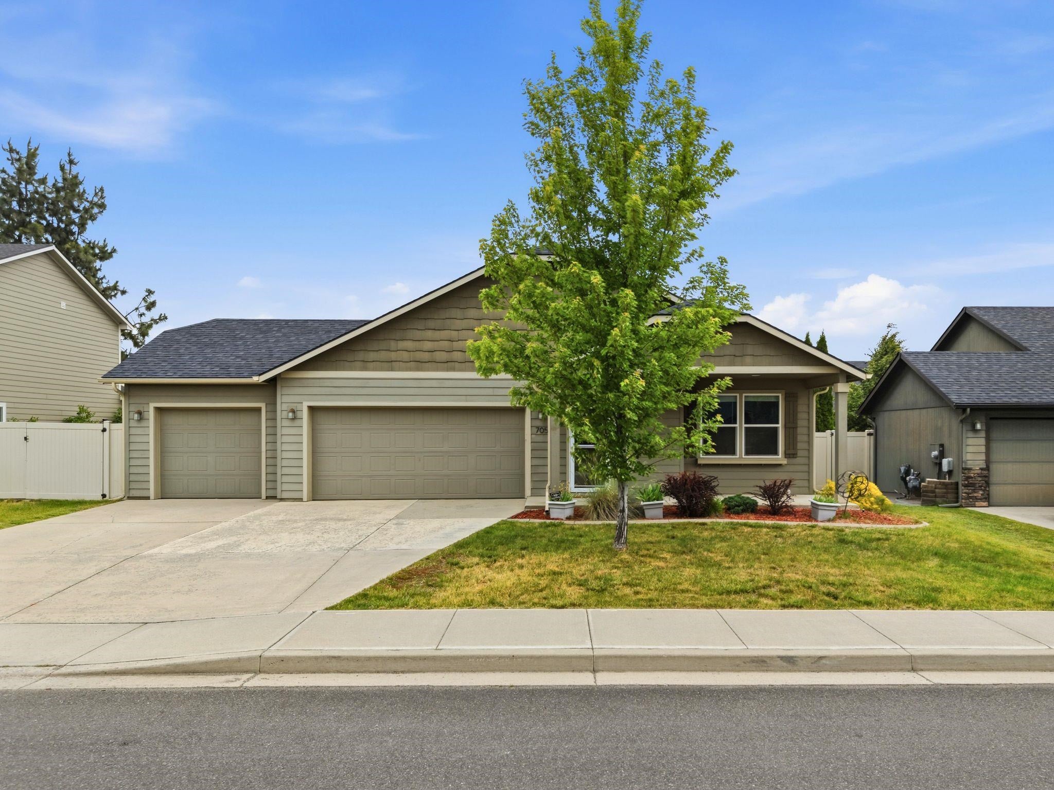 705 Quail Dr — photo