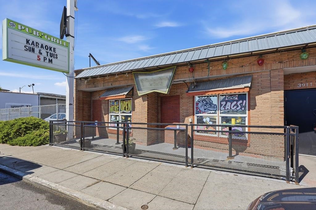 3911 N Madison St — photo
