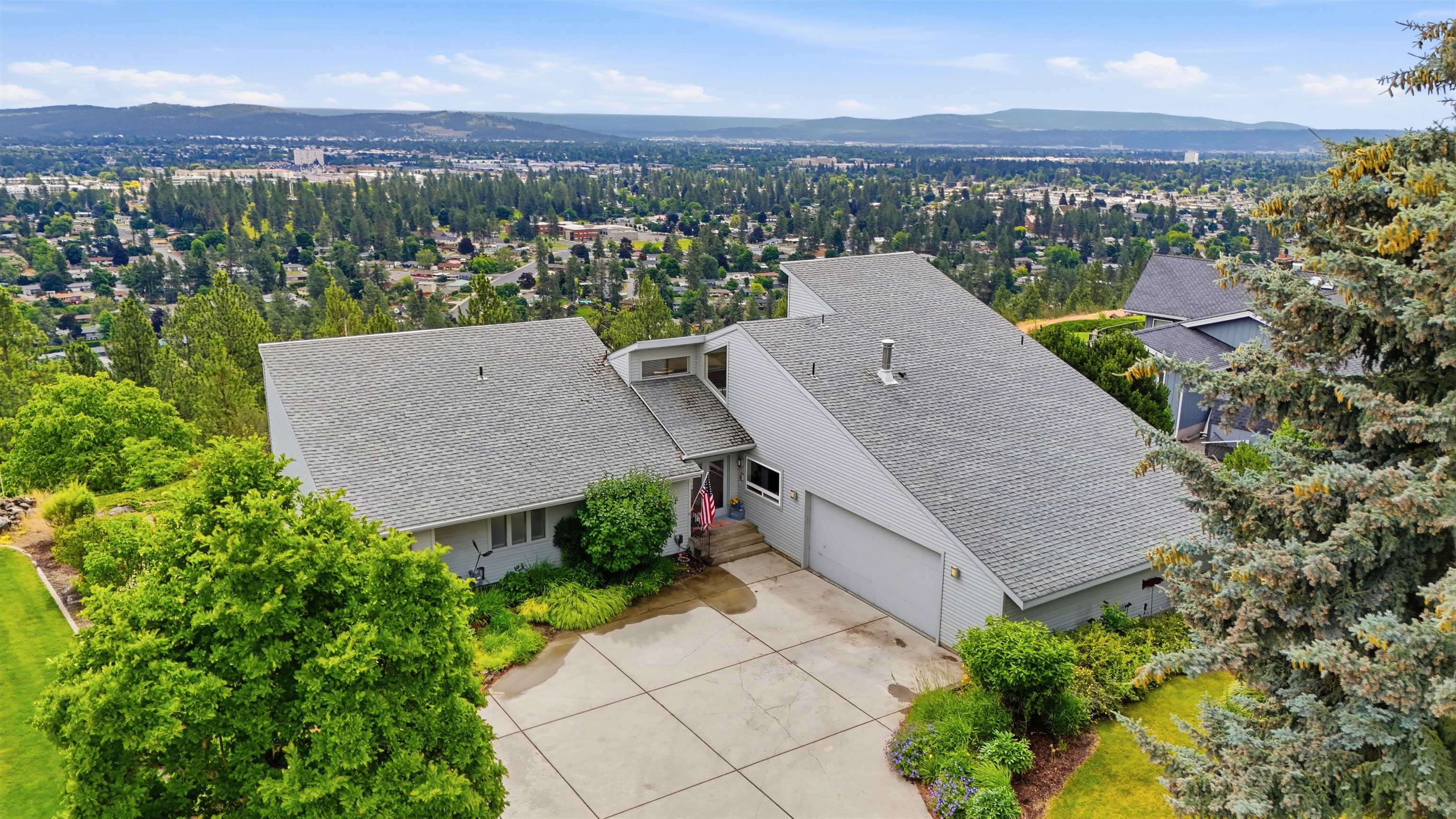 7712 N Panorama Dr — photo